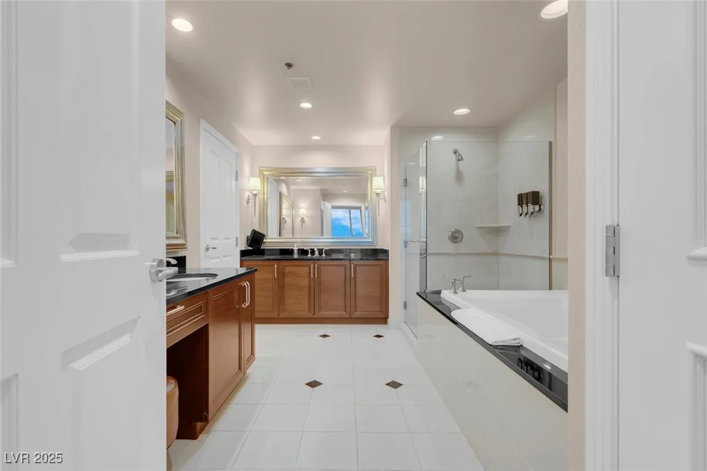 125 HARMON, Las Vegas, NV 89109