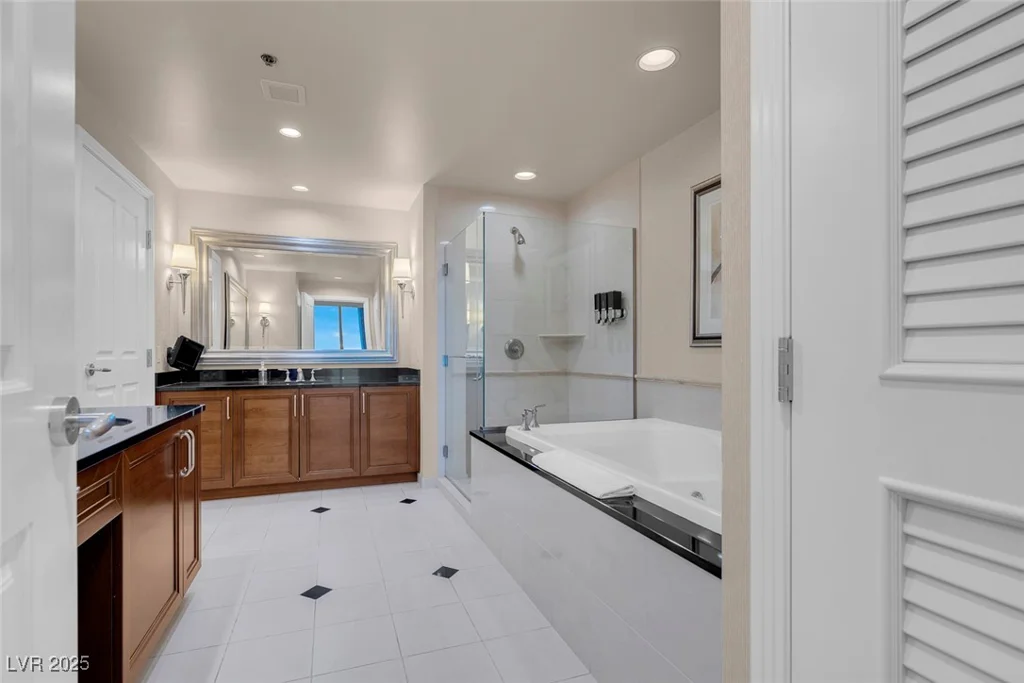 125 HARMON, Las Vegas, NV 89109