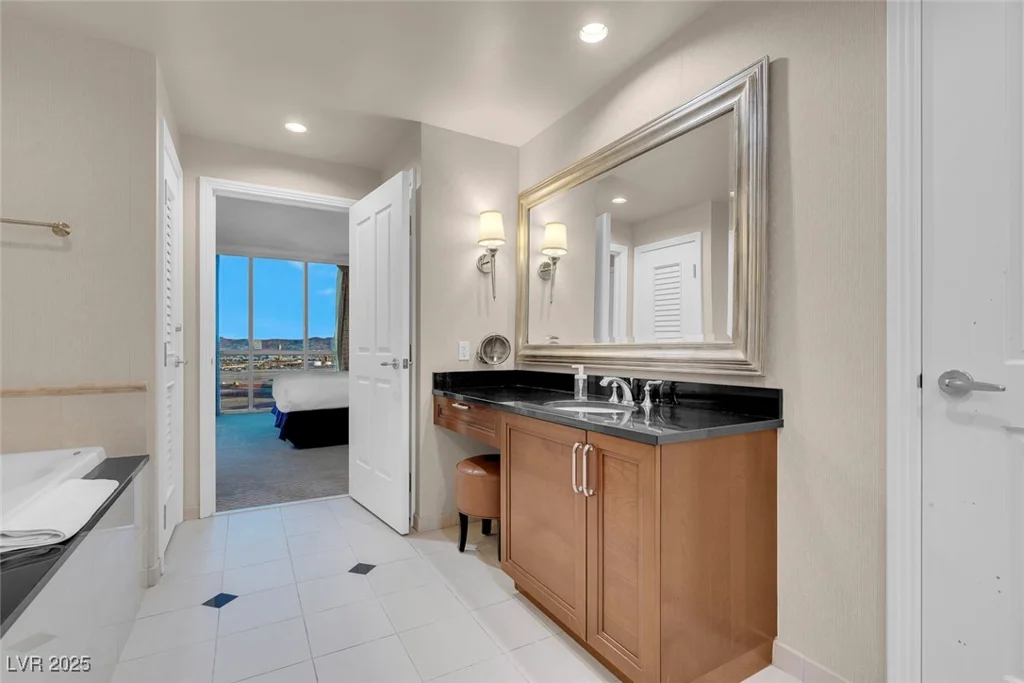 125 HARMON, Las Vegas, NV 89109