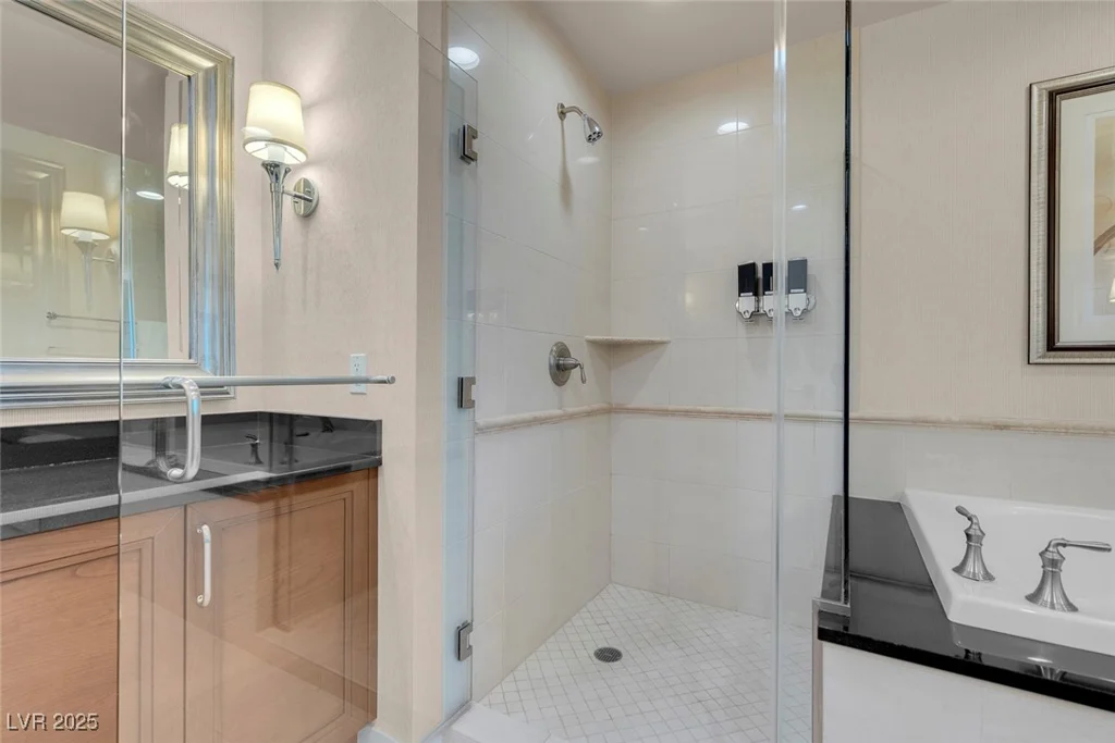 125 HARMON, Las Vegas, NV 89109