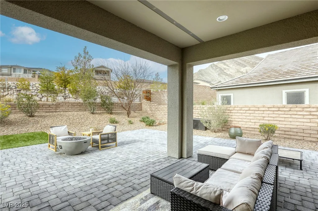 11137 Black Fire Opal, Las Vegas, NV 89138