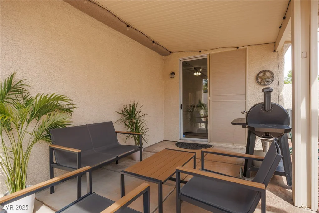 3239 Robins Creek, Las Vegas, NV 89135