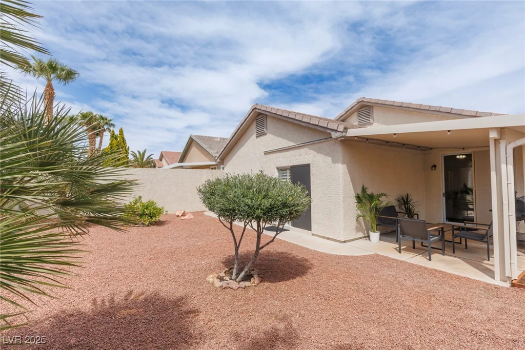 3239 Robins Creek, Las Vegas, NV 89135