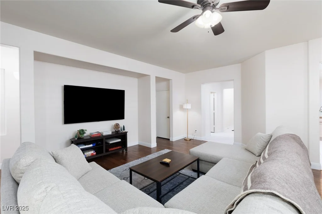 3239 Robins Creek, Las Vegas, NV 89135