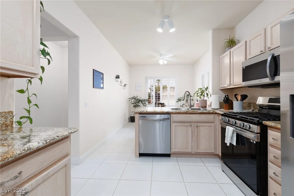 3239 Robins Creek, Las Vegas, NV 89135