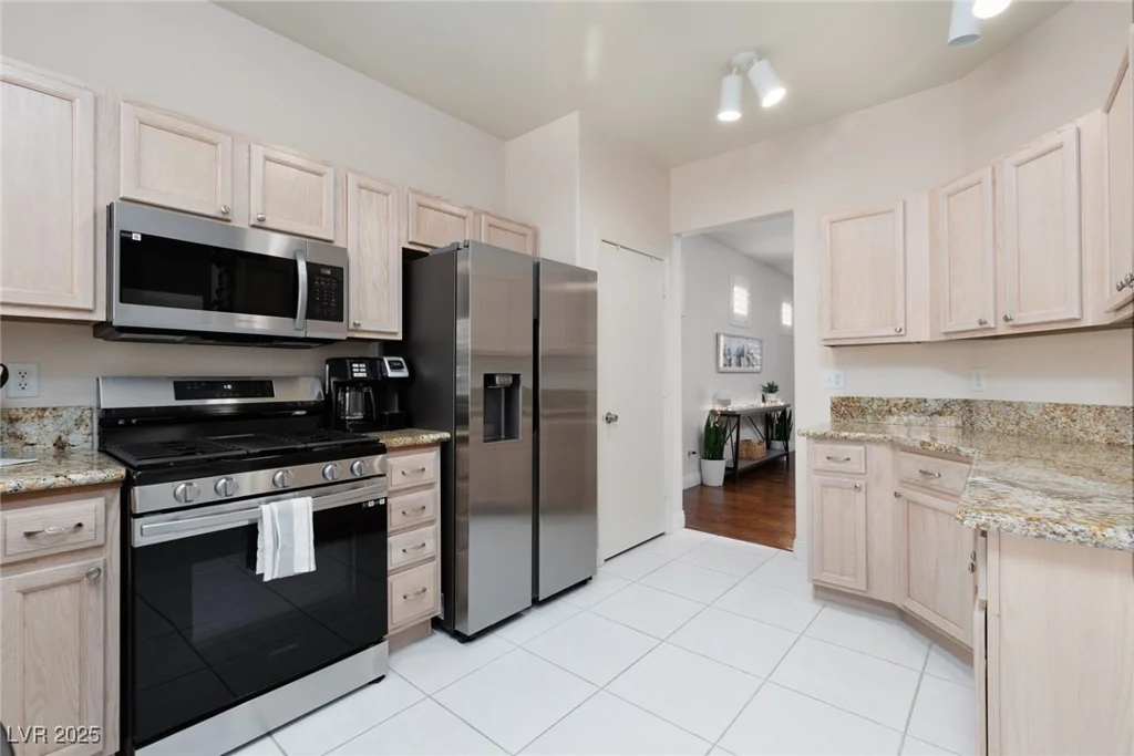 3239 Robins Creek, Las Vegas, NV 89135