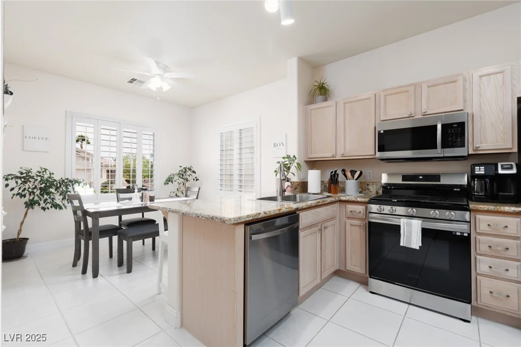 3239 Robins Creek, Las Vegas, NV 89135
