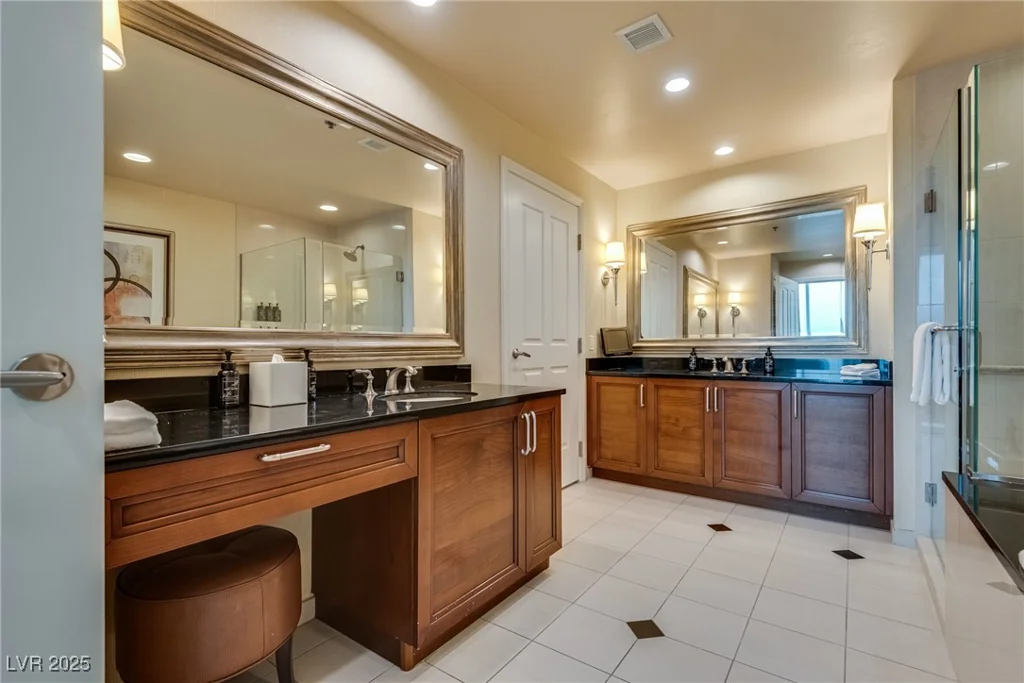 145 Harmon, Las Vegas, NV 89109