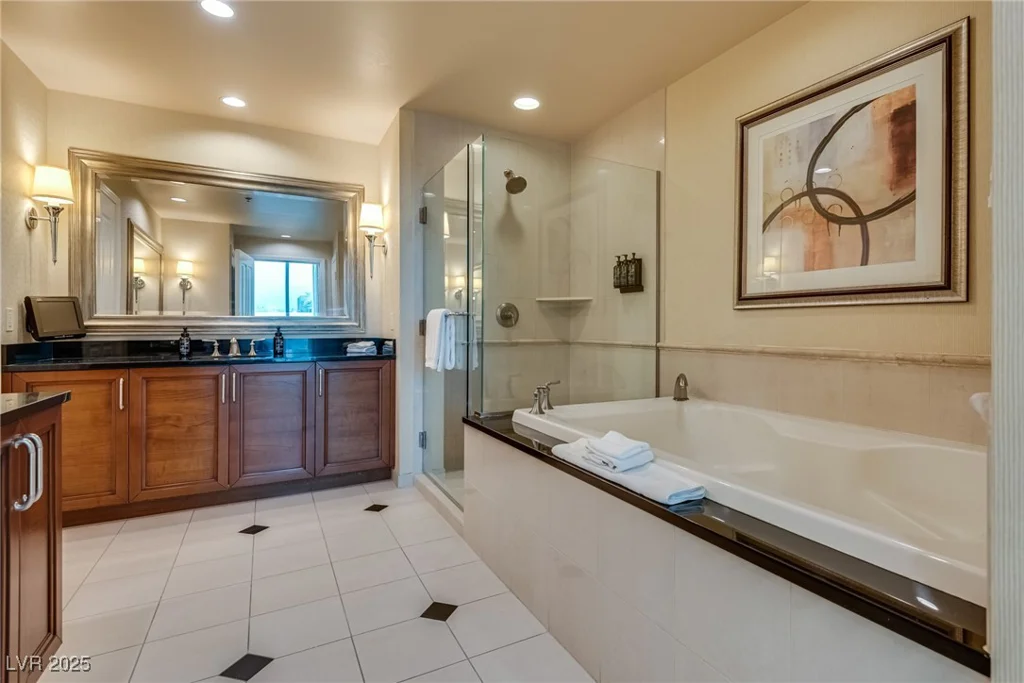 145 Harmon, Las Vegas, NV 89109
