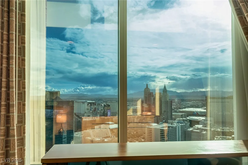 145 Harmon, Las Vegas, NV 89109