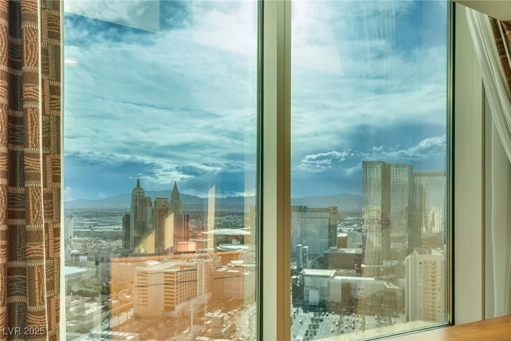 145 Harmon, Las Vegas, NV 89109