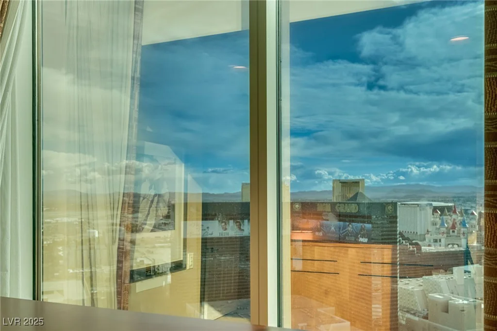 145 Harmon, Las Vegas, NV 89109