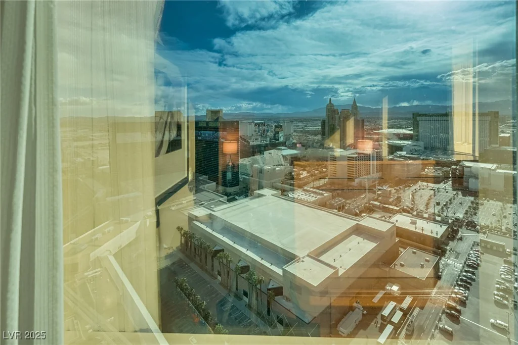 145 Harmon, Las Vegas, NV 89109