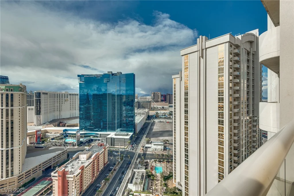 145 Harmon, Las Vegas, NV 89109