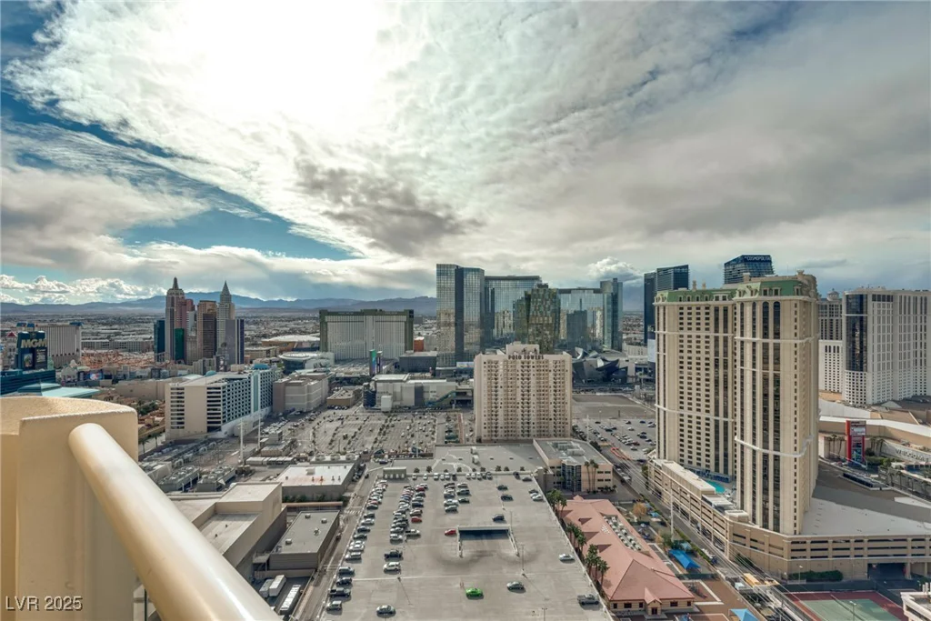 145 Harmon, Las Vegas, NV 89109
