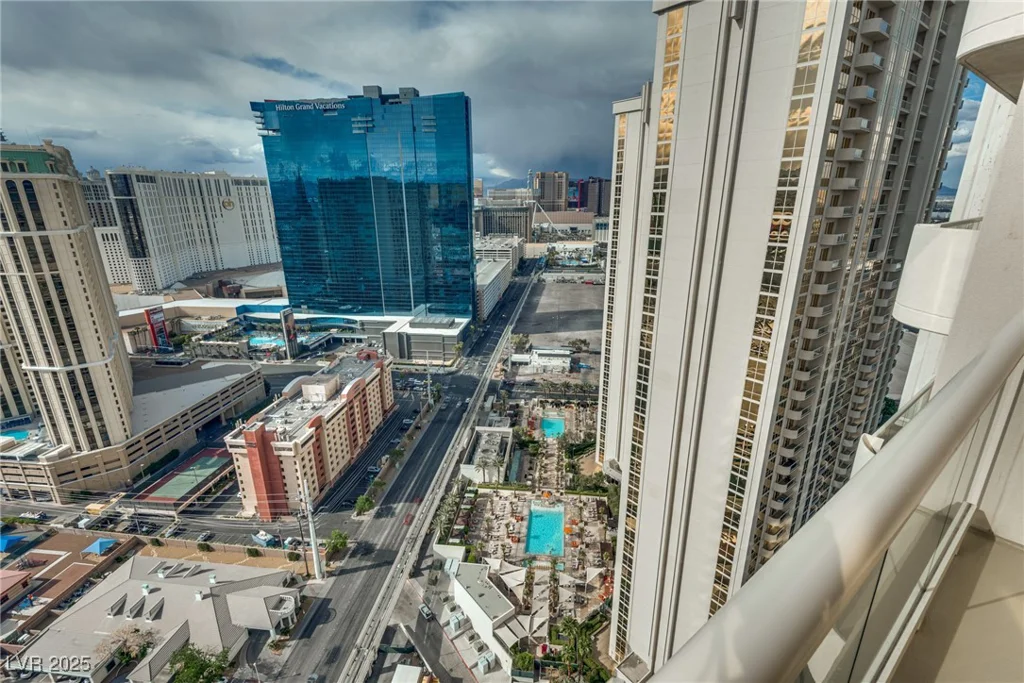 145 Harmon, Las Vegas, NV 89109