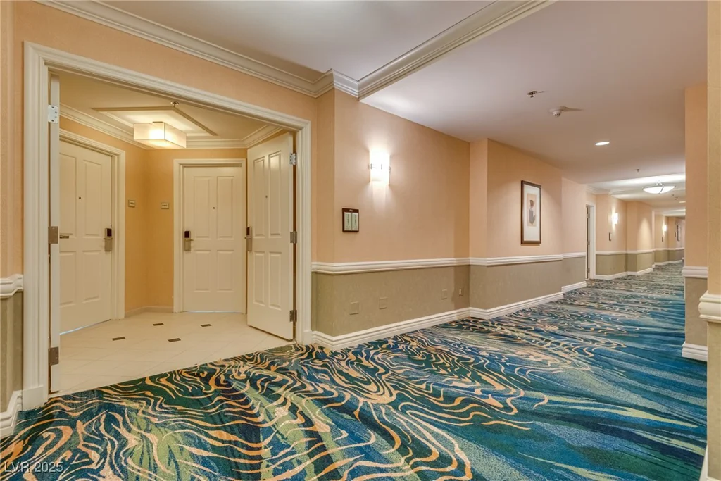 145 Harmon, Las Vegas, NV 89109