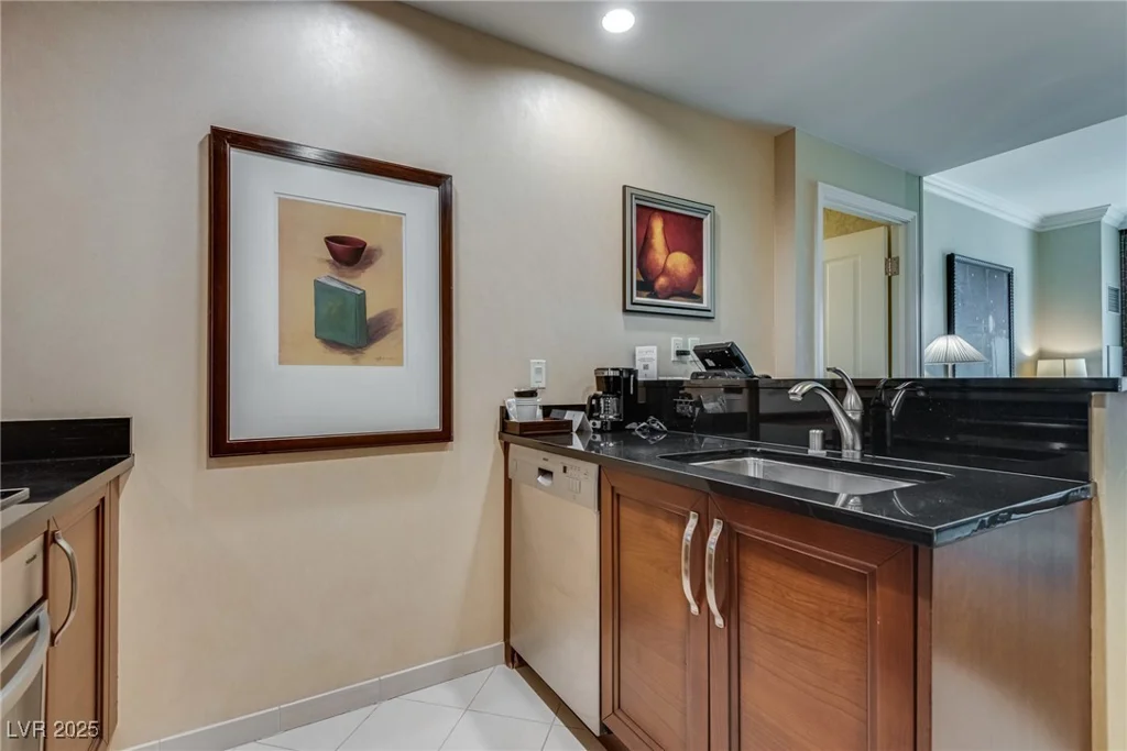 145 Harmon, Las Vegas, NV 89109