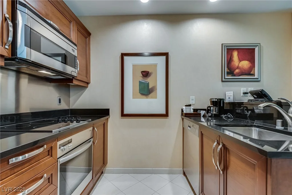 145 Harmon, Las Vegas, NV 89109