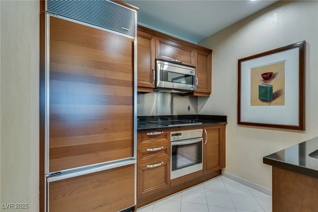 145 Harmon, Las Vegas, NV 89109