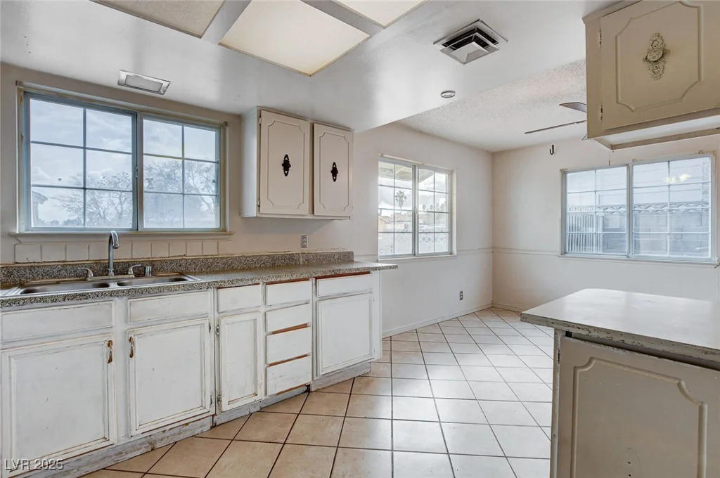 5620 Pinecone, Las Vegas, NV 89108