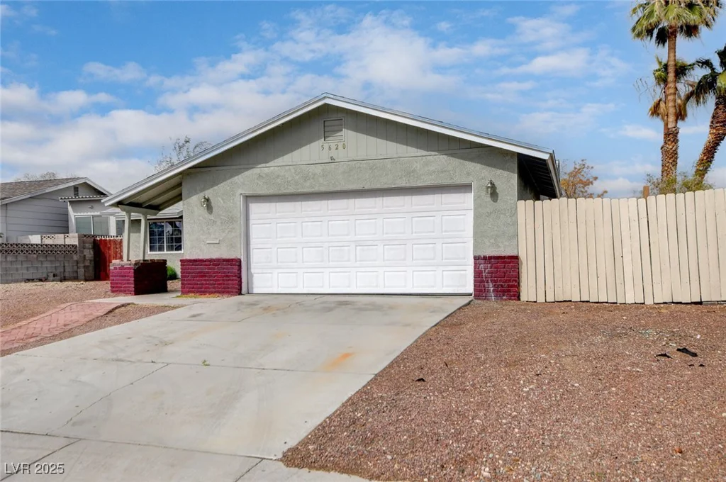 5620 Pinecone, Las Vegas, NV 89108