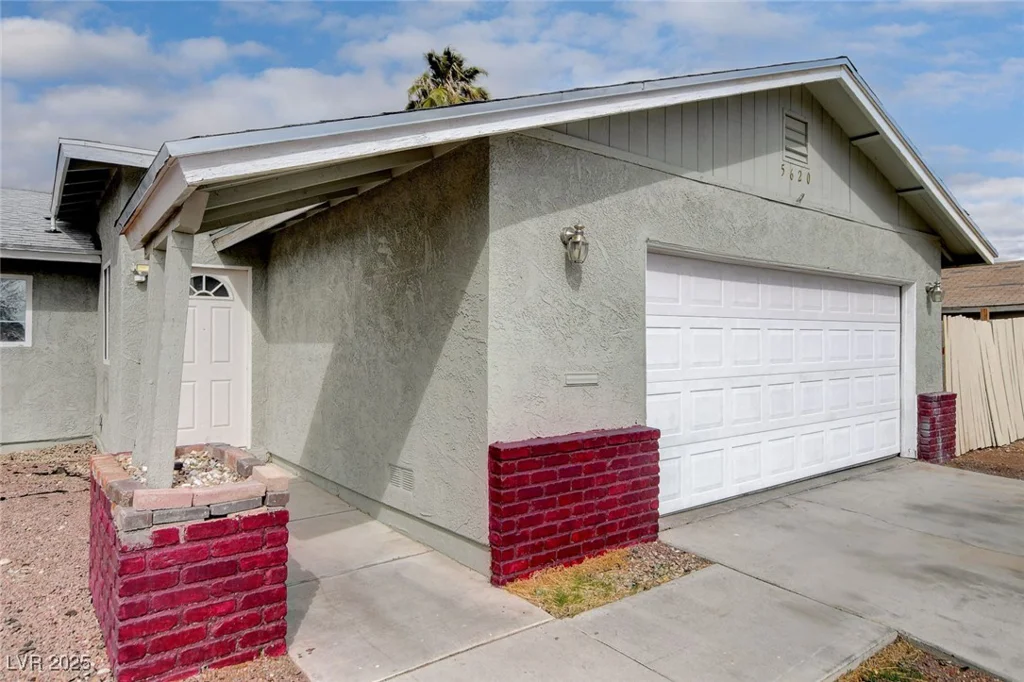 5620 Pinecone, Las Vegas, NV 89108