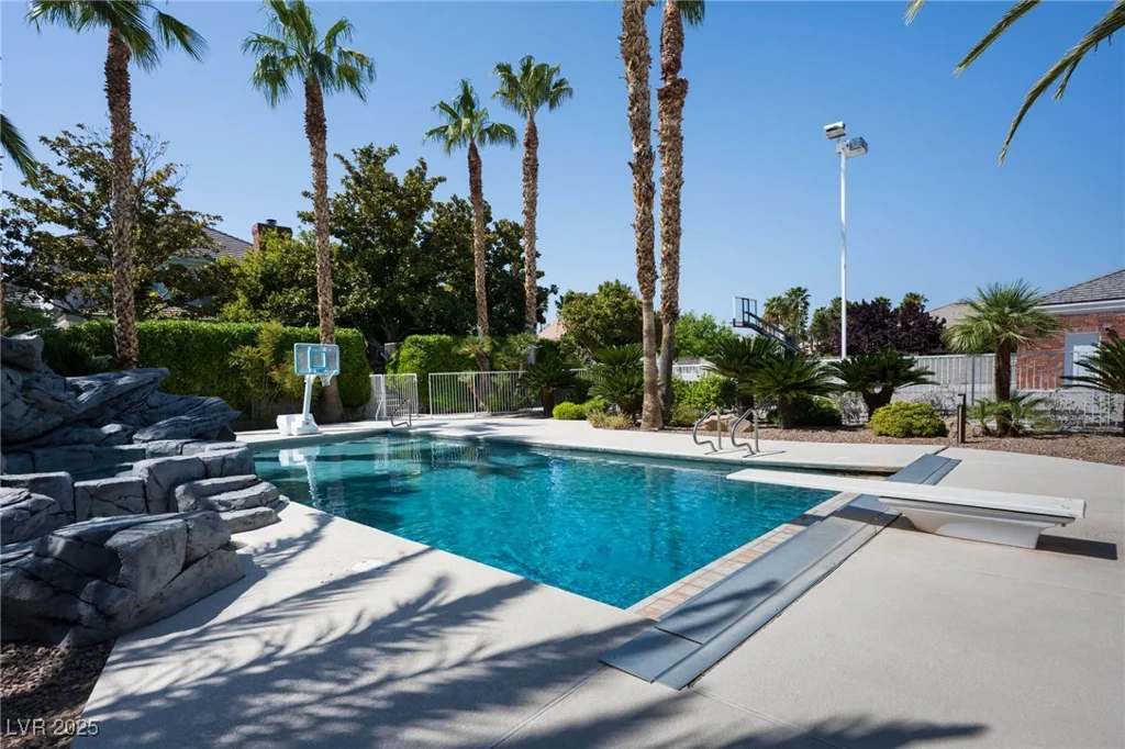 5860 Campbell, Las Vegas, NV 89149