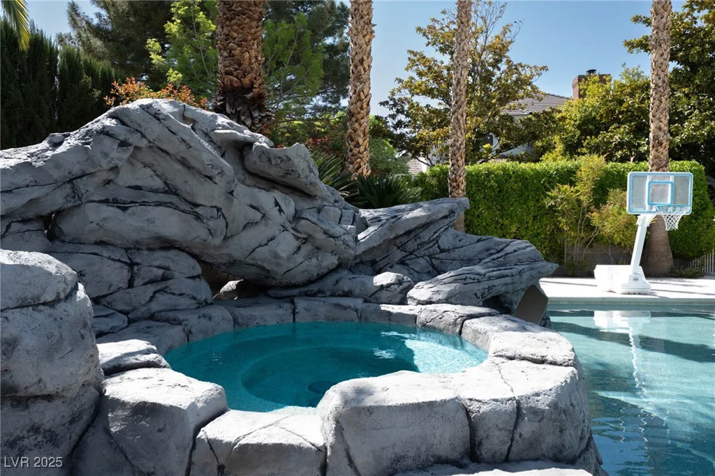5860 Campbell, Las Vegas, NV 89149
