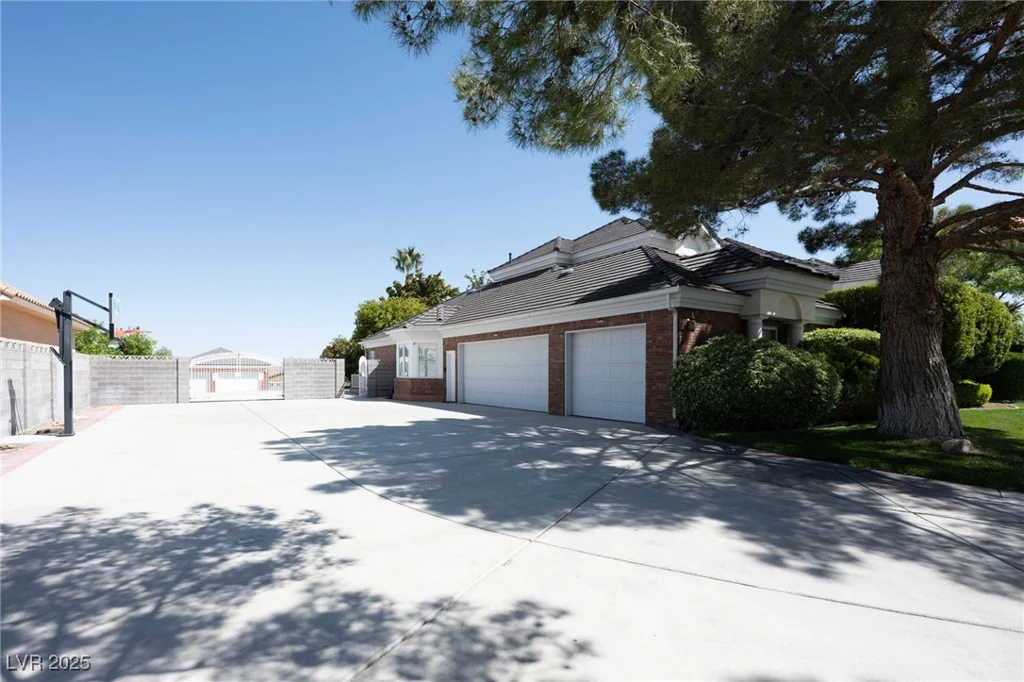 5860 Campbell, Las Vegas, NV 89149