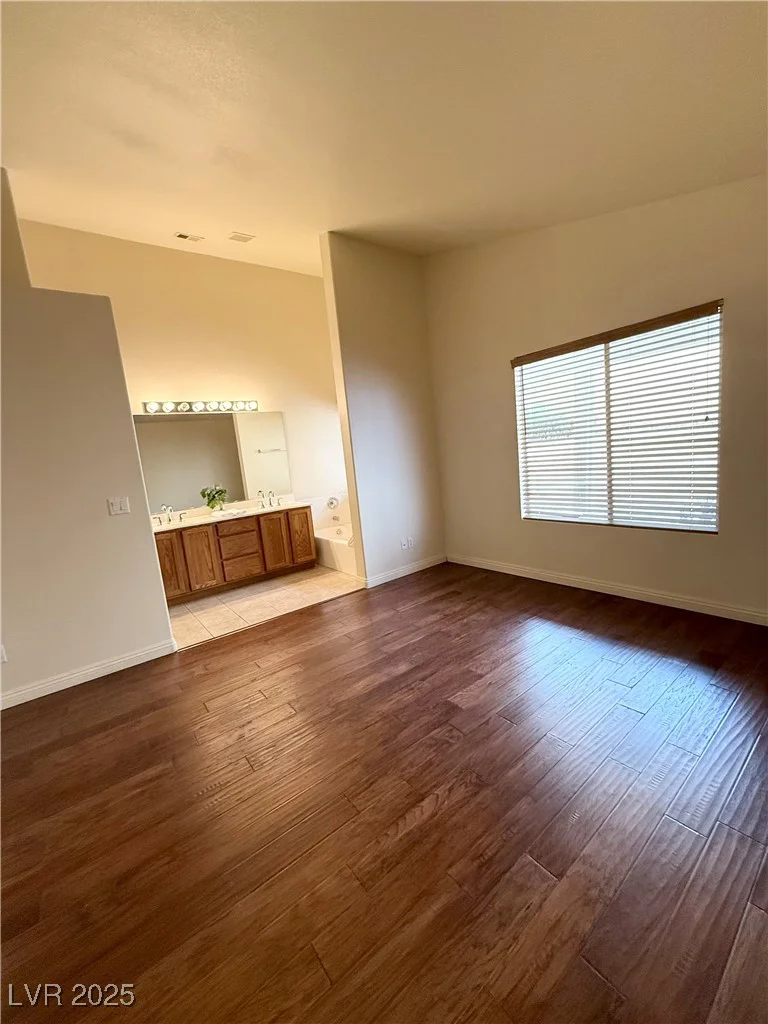 7821 Desert Bell, Las Vegas, NV 89128