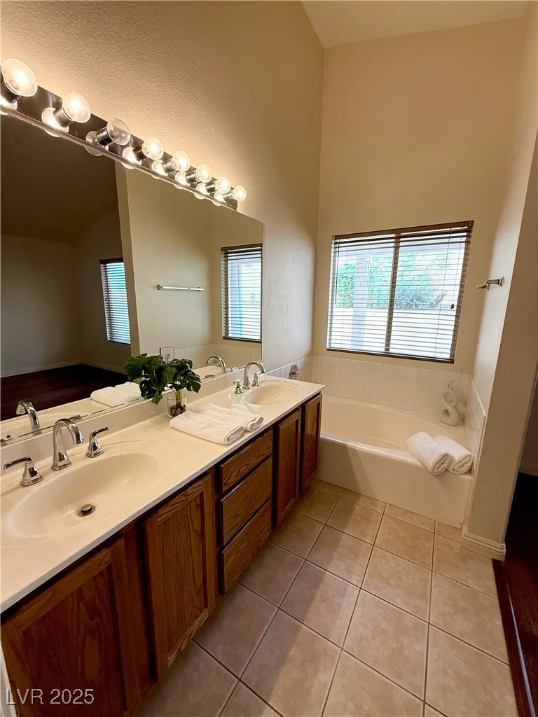 7821 Desert Bell, Las Vegas, NV 89128