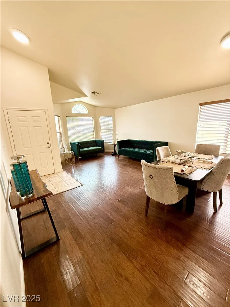 7821 Desert Bell, Las Vegas, NV 89128
