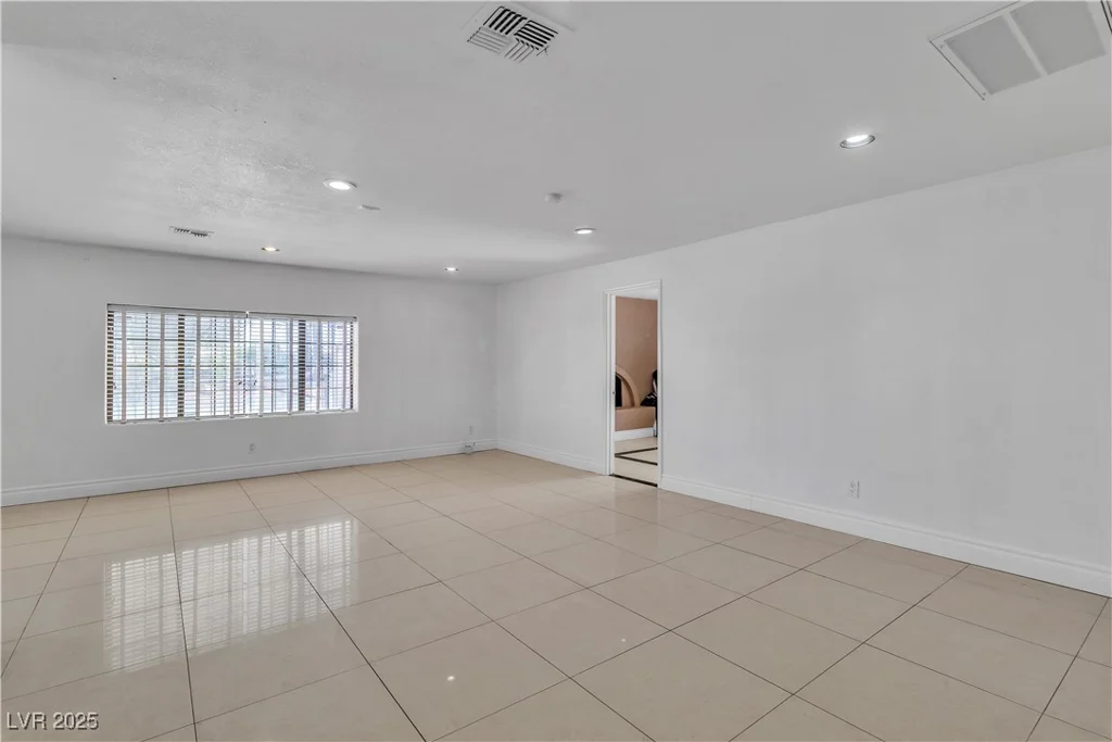 6882 Palmyra, Las Vegas, NV 89146