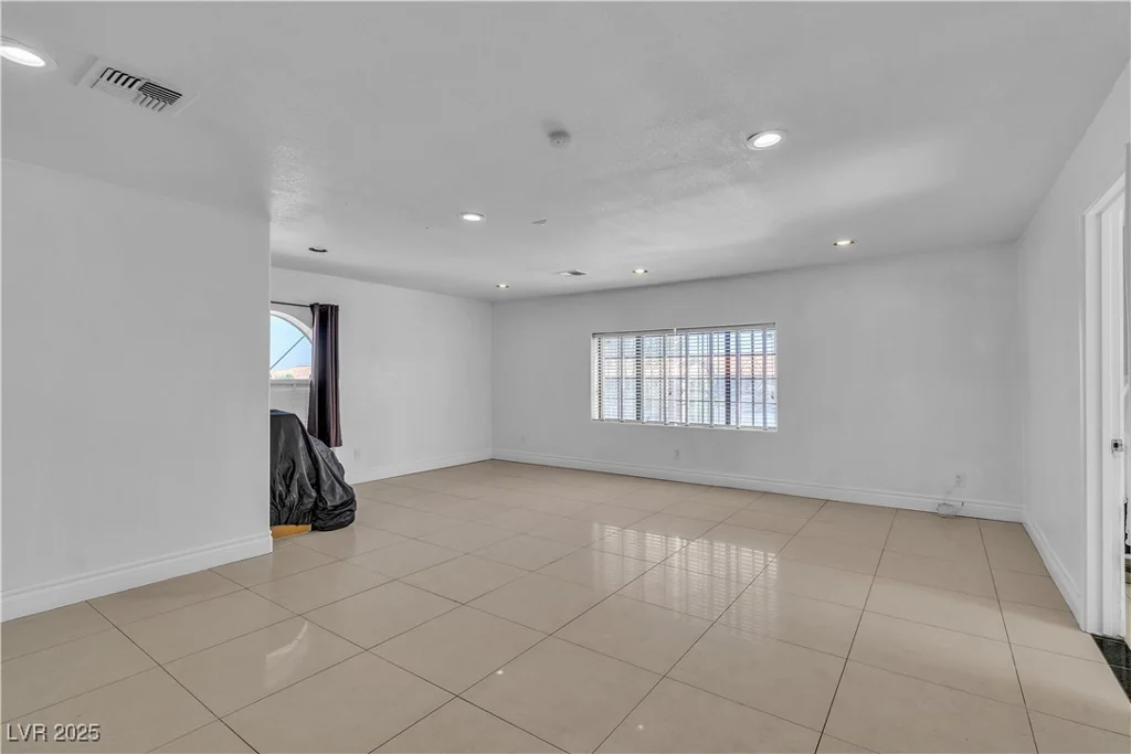 6882 Palmyra, Las Vegas, NV 89146