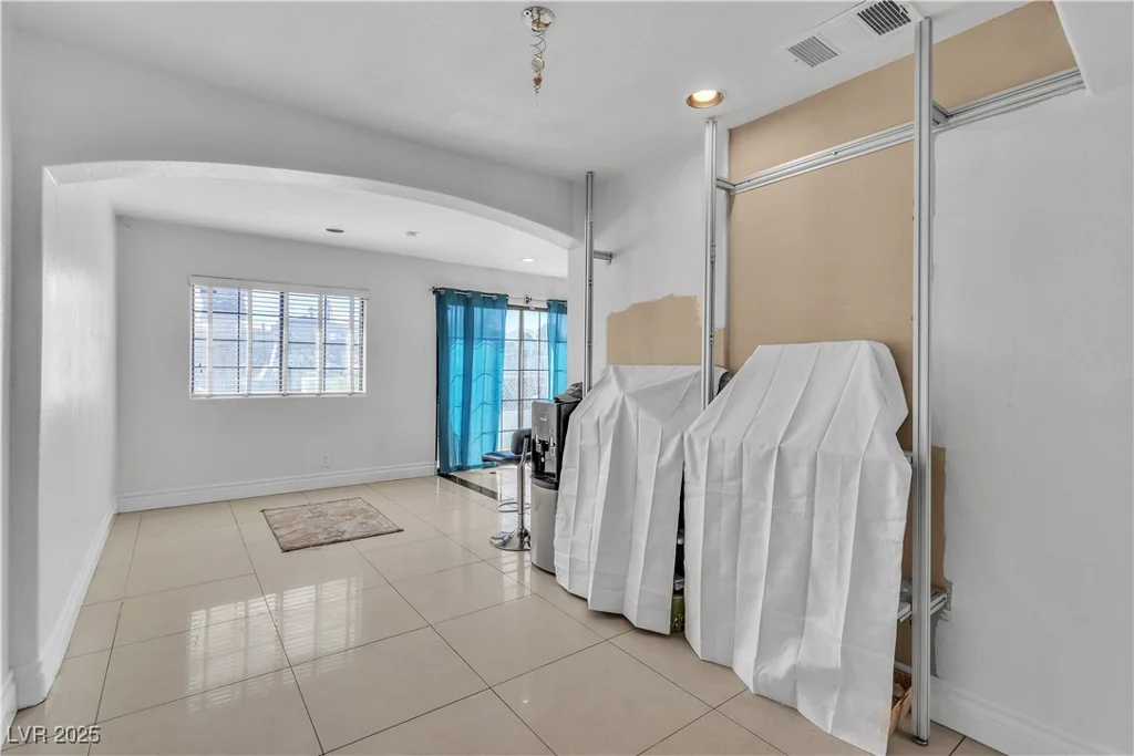 6882 Palmyra, Las Vegas, NV 89146