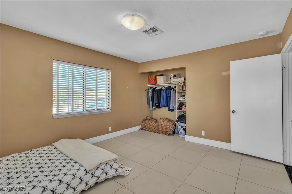 6882 Palmyra, Las Vegas, NV 89146