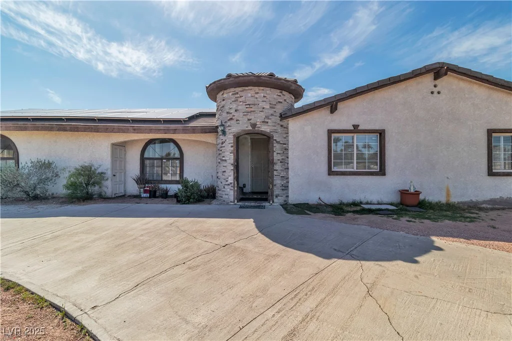 6882 Palmyra, Las Vegas, NV 89146