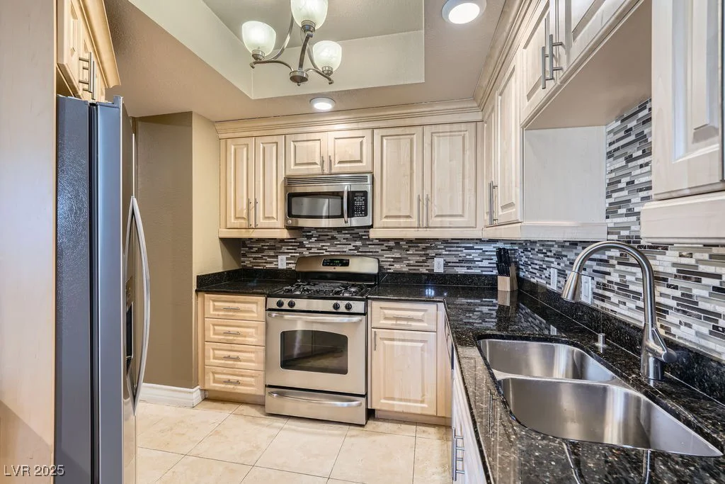 220 Flamingo, Las Vegas, NV 89169