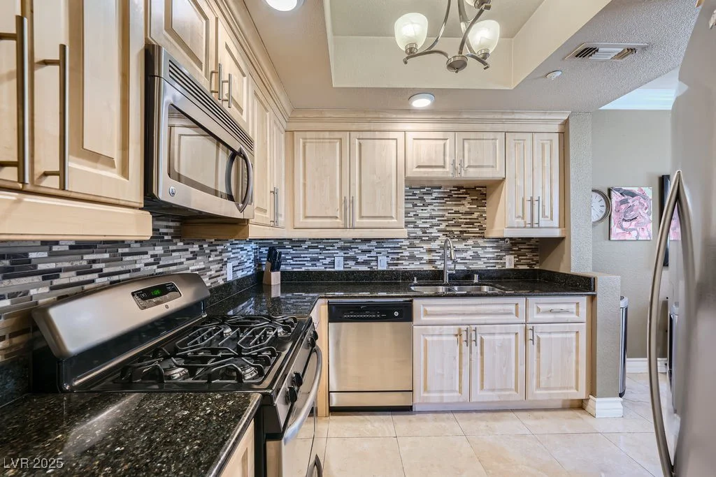 220 Flamingo, Las Vegas, NV 89169