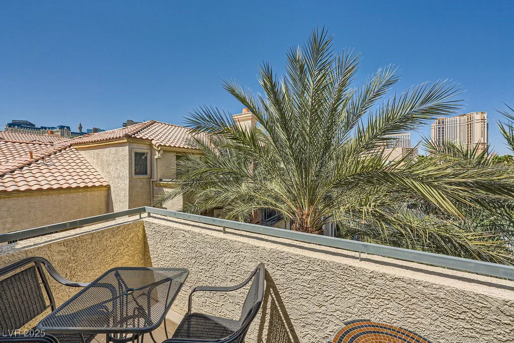 220 Flamingo, Las Vegas, NV 89169