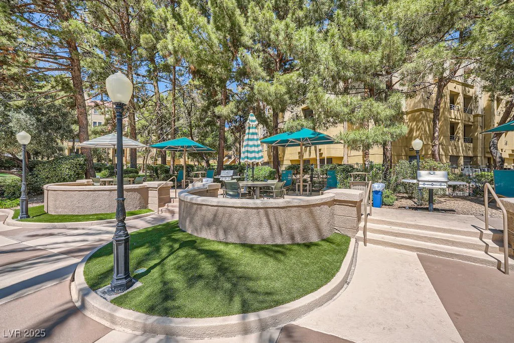 220 Flamingo, Las Vegas, NV 89169