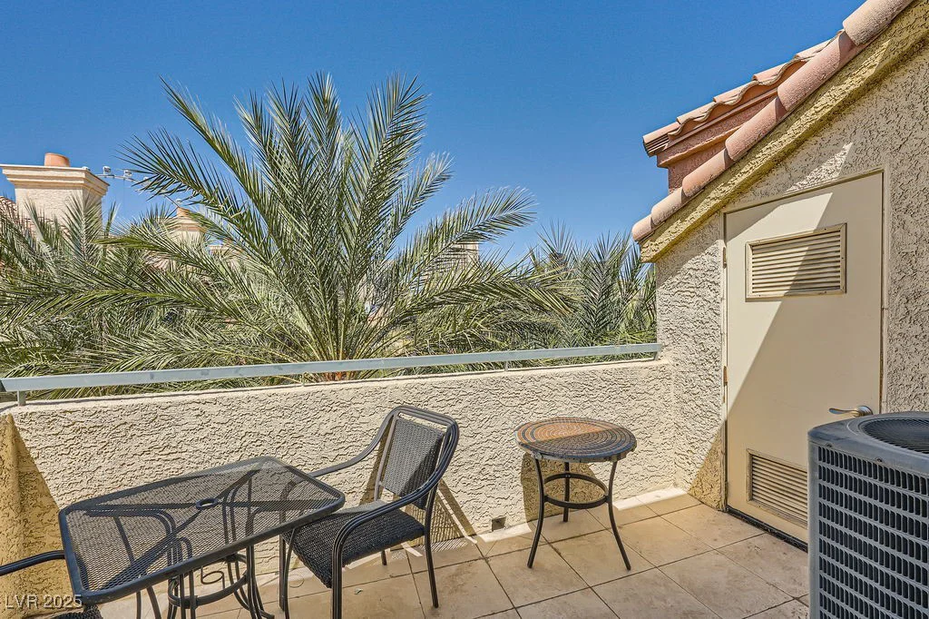 220 Flamingo, Las Vegas, NV 89169