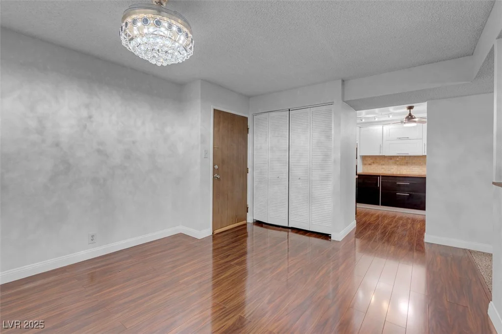 725 Royal Crest, Las Vegas, NV 89169