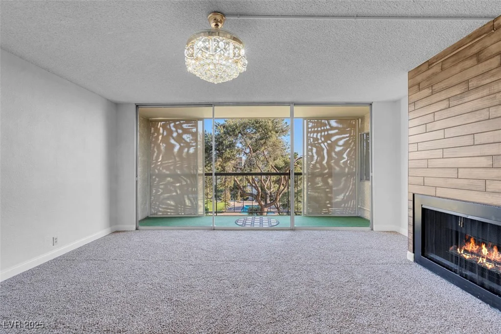 725 Royal Crest, Las Vegas, NV 89169