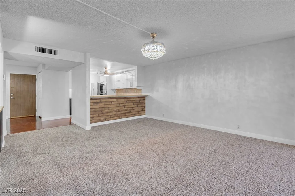 725 Royal Crest, Las Vegas, NV 89169