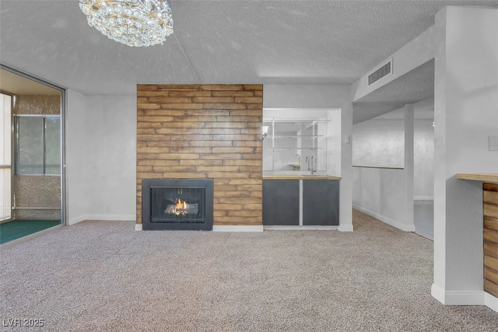 725 Royal Crest, Las Vegas, NV 89169