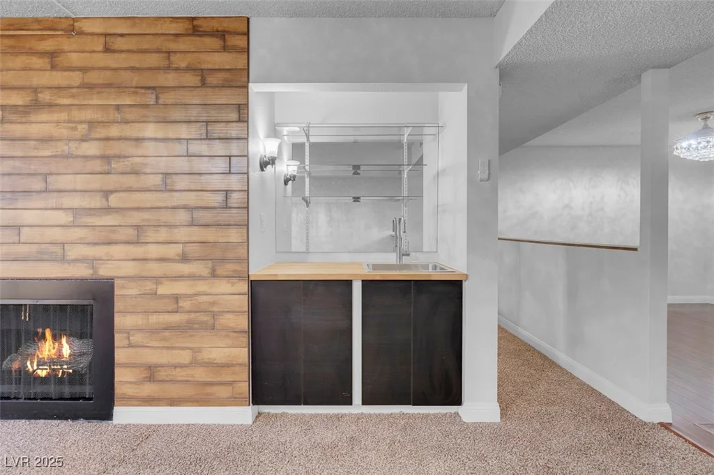 725 Royal Crest, Las Vegas, NV 89169