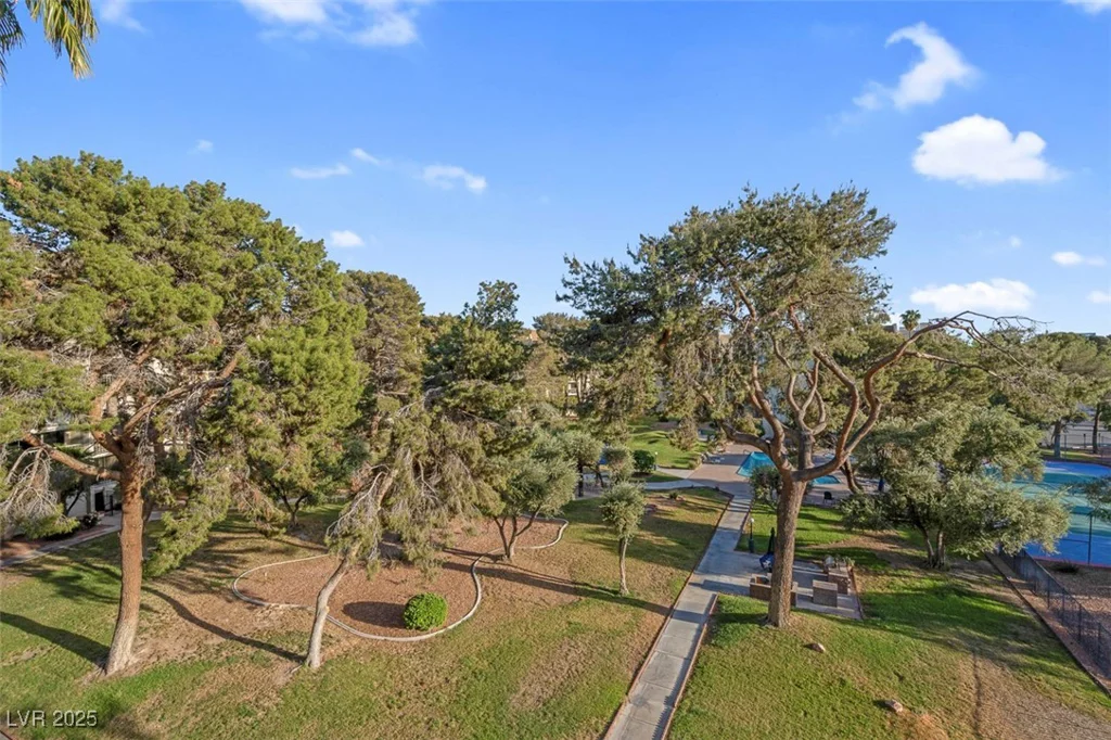 725 Royal Crest, Las Vegas, NV 89169