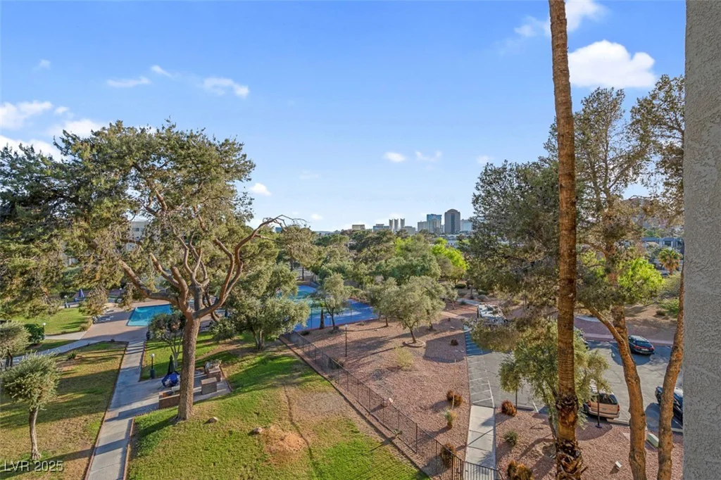 725 Royal Crest, Las Vegas, NV 89169